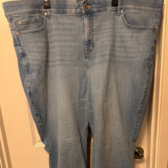 Torrid Bombshell Flare Premium Stretch Jeans – Light Wash – Size 30R - Picture 1 of 9